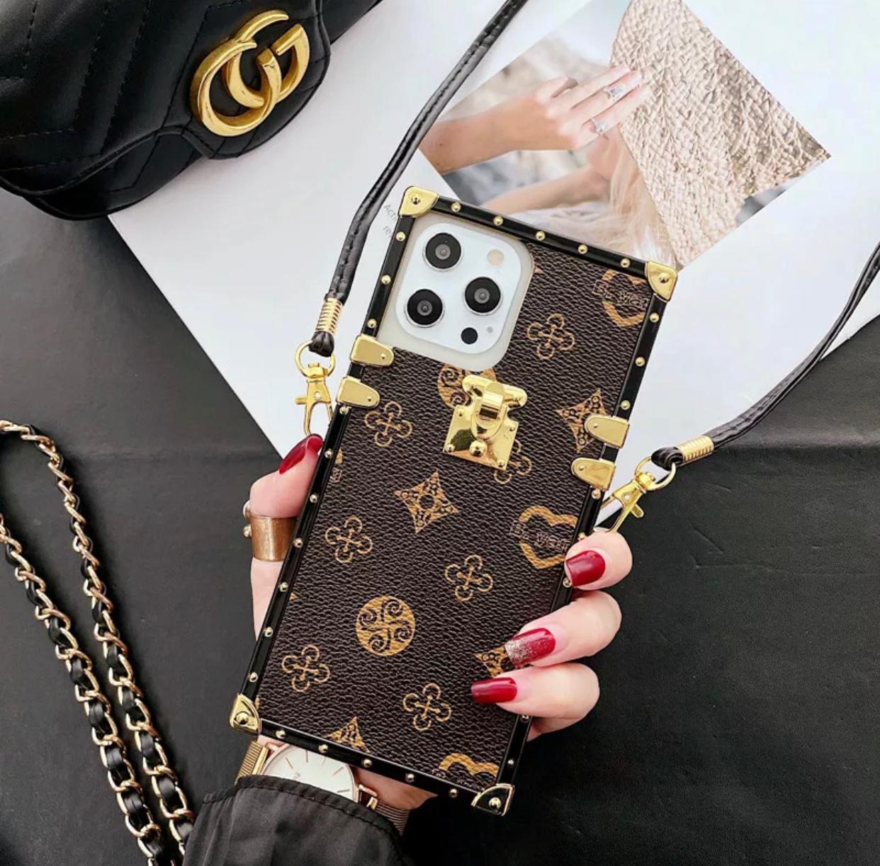 <transcy>LUXURY CASE FOR iPHONE</transcy>