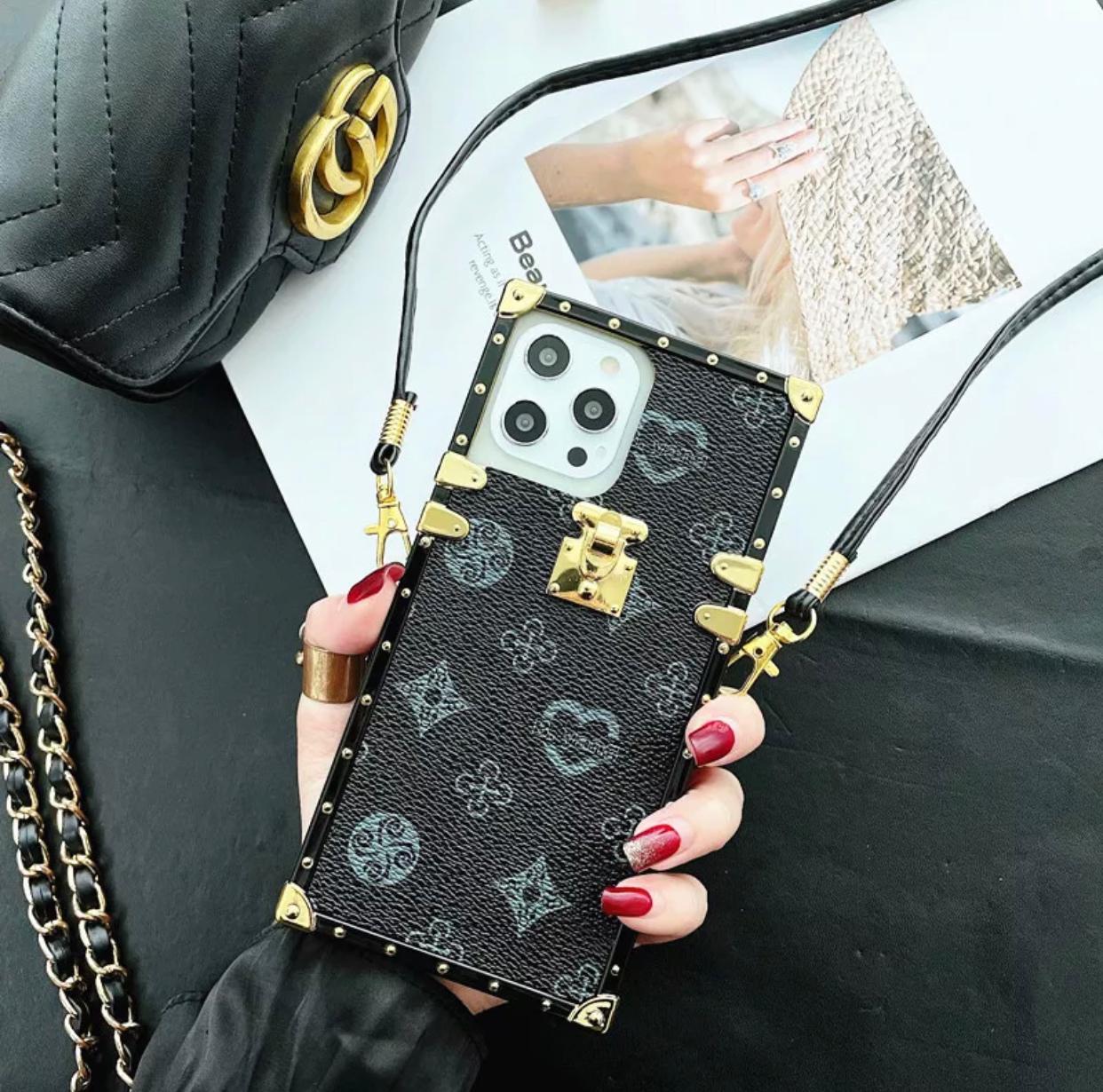 <transcy>LUXURY CASE FOR iPHONE</transcy>