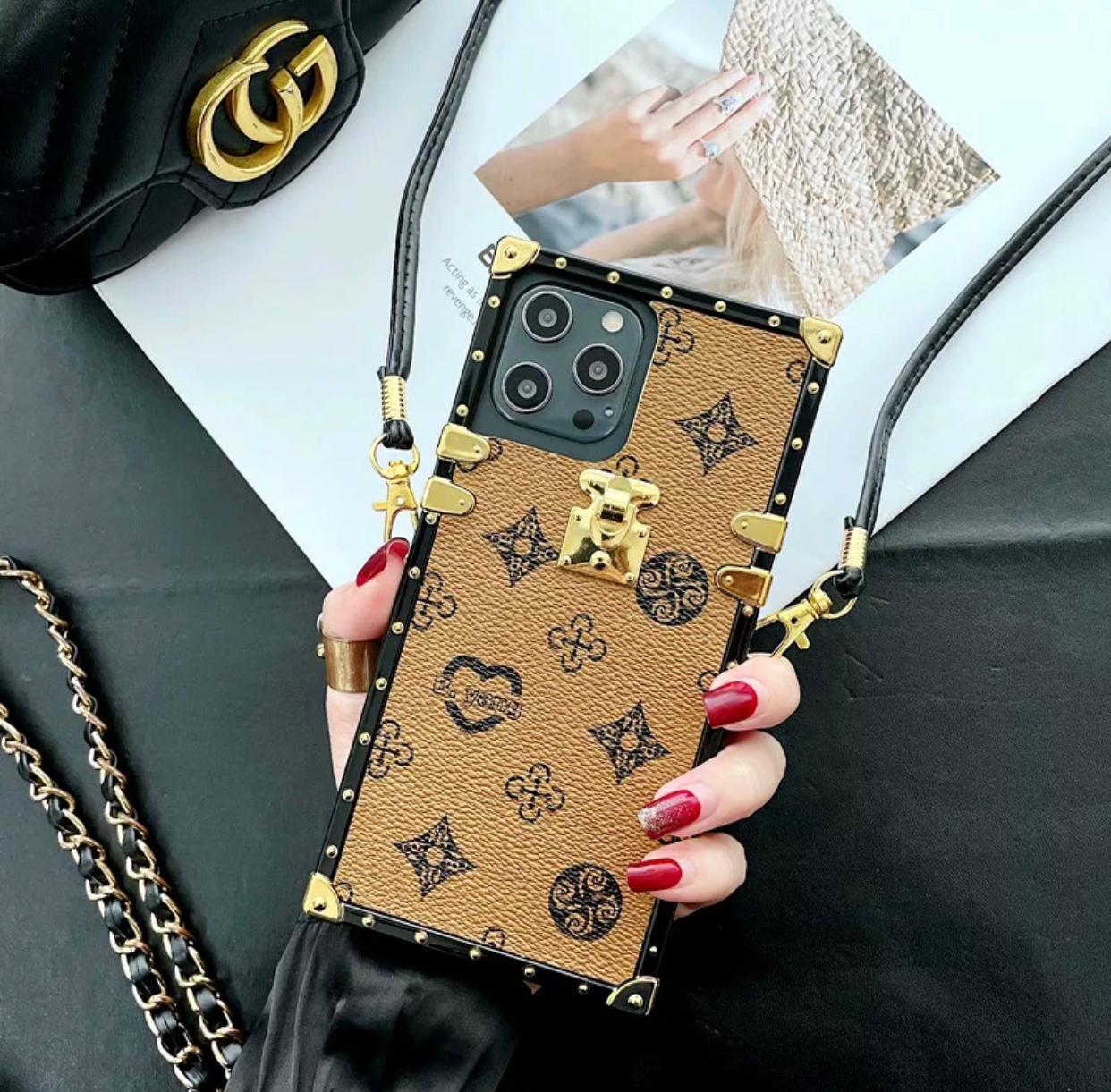<transcy>LUXURY CASE FOR iPHONE</transcy>